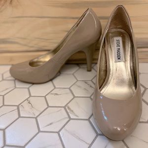 Steve Madden, round toe, patent, nude, 3” pumps, size 7